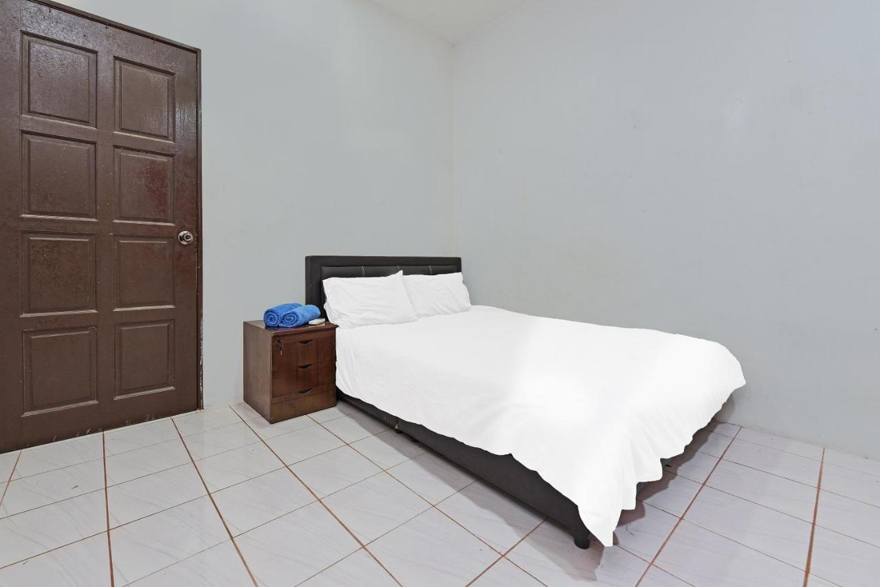 OYO 90596 Casaria Inn Paka Bagian luar foto