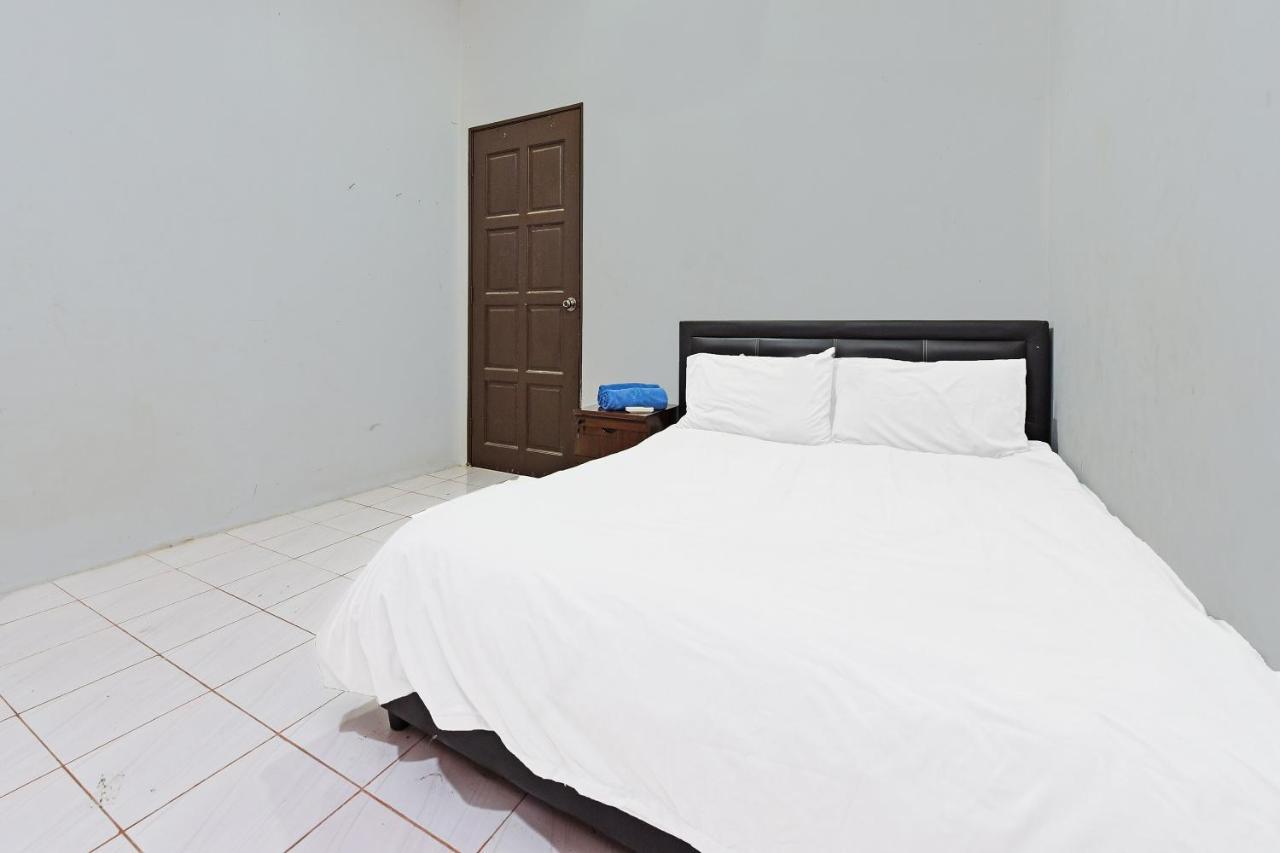OYO 90596 Casaria Inn Paka Bagian luar foto