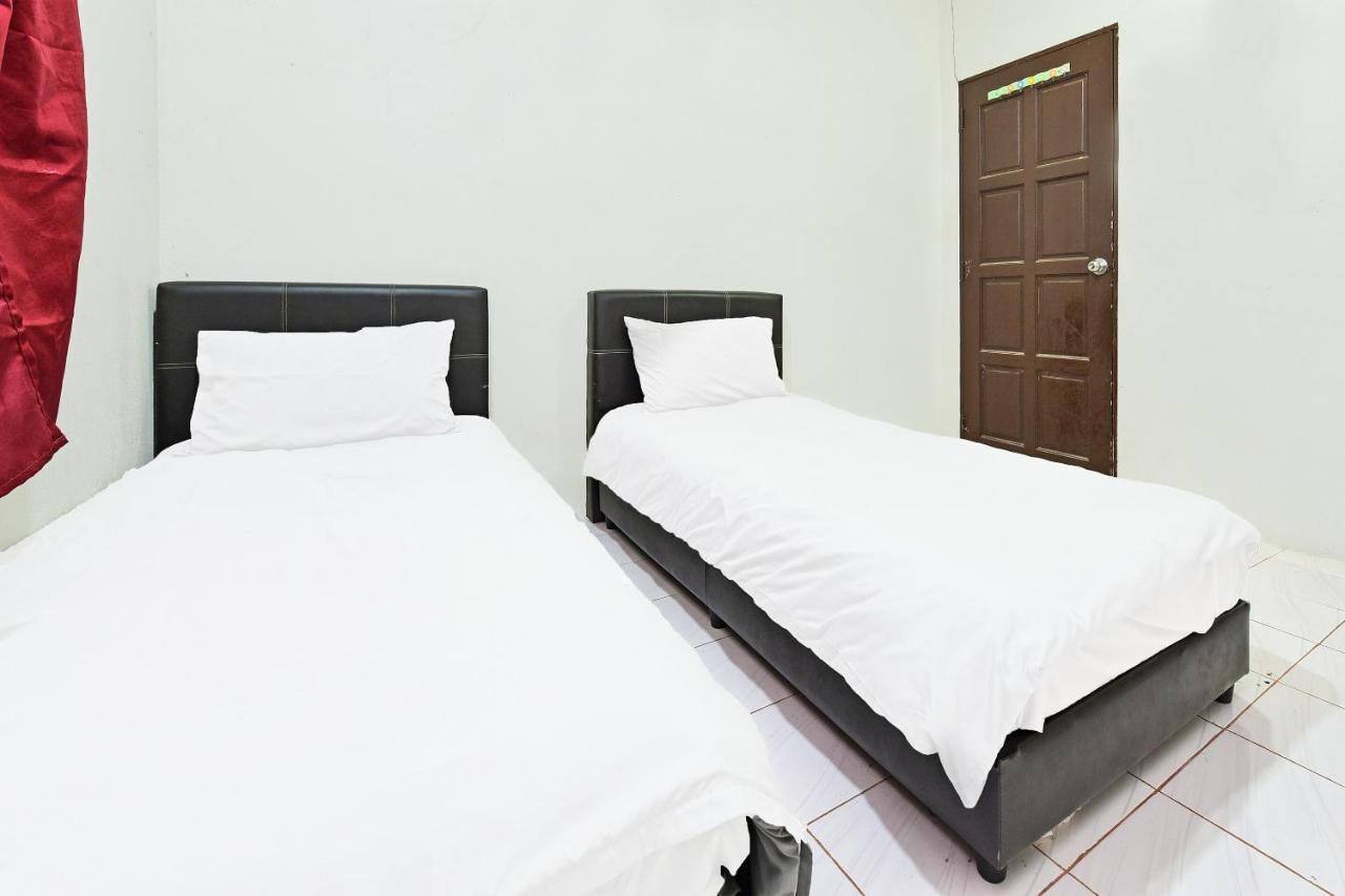 OYO 90596 Casaria Inn Paka Bagian luar foto