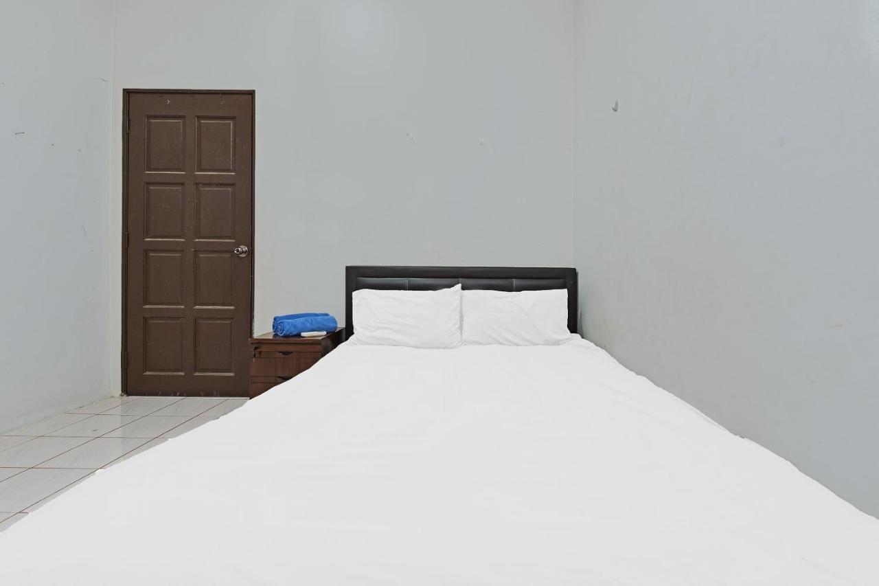 OYO 90596 Casaria Inn Paka Bagian luar foto