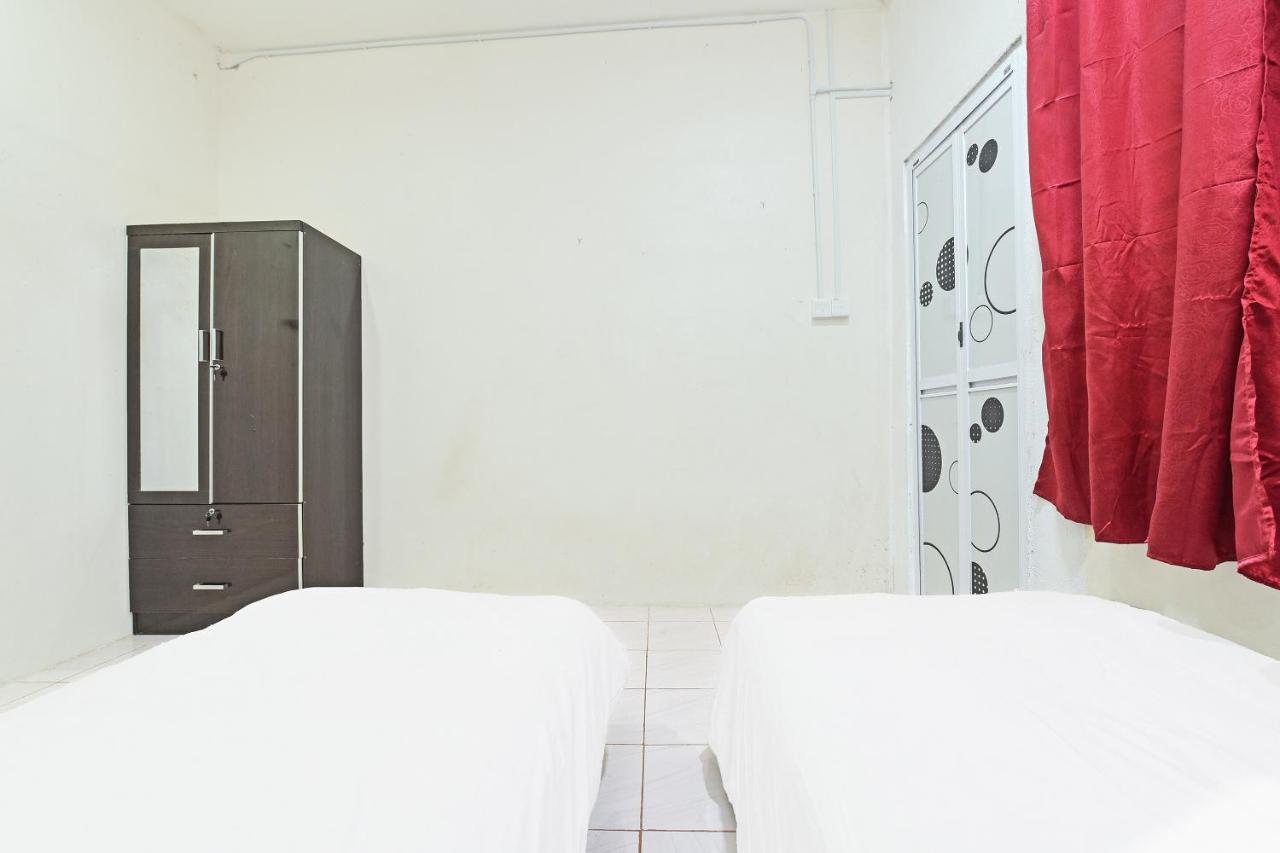 OYO 90596 Casaria Inn Paka Bagian luar foto