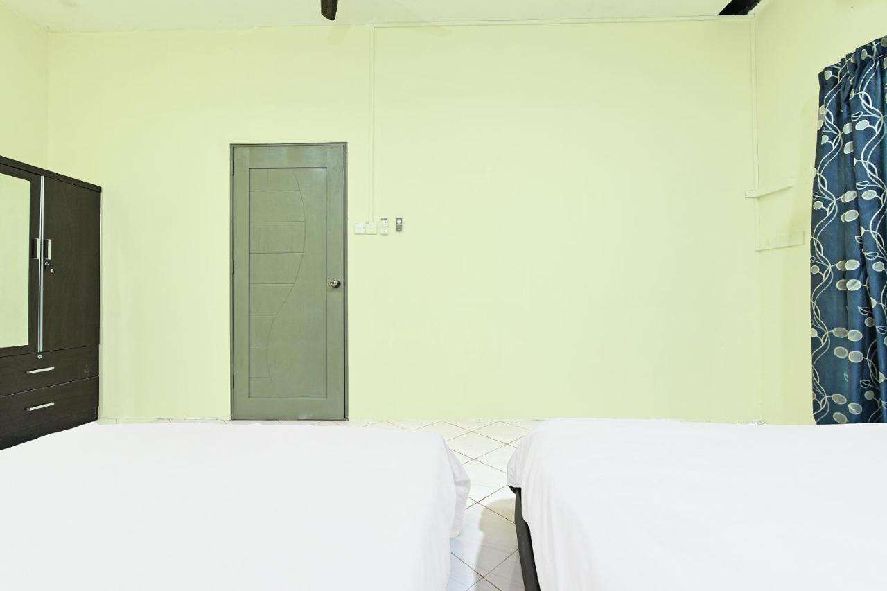 OYO 90596 Casaria Inn Paka Bagian luar foto